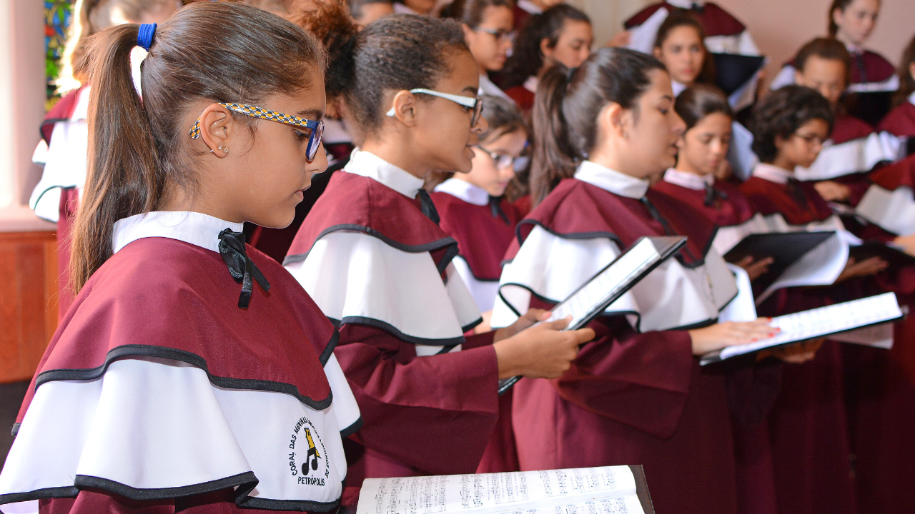 Cerimônia marca entrada de novas integrantes no Coral das Meninas dos Canarinhos