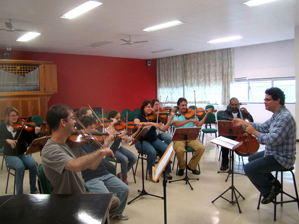 Estudantes de Violino participam de ensaios com orquestra
