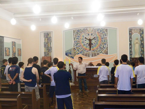 Canarinhos de Petrópolis se apresentam na Missa de Natal da Igreja do Sagrado Coração de Jesus