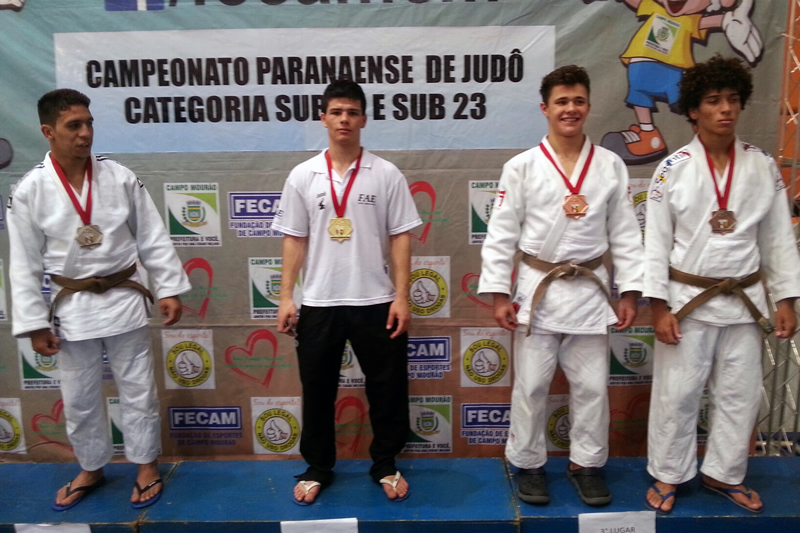 Sander Bruniera Filho (centro), campeão Sub-23 na categoria até 66kg