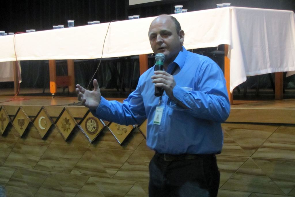Frei Claudino Gilz, coordenador de Ensino Religioso do Grupo Bom Jesus, representou o Cristianismo Católico no evento.