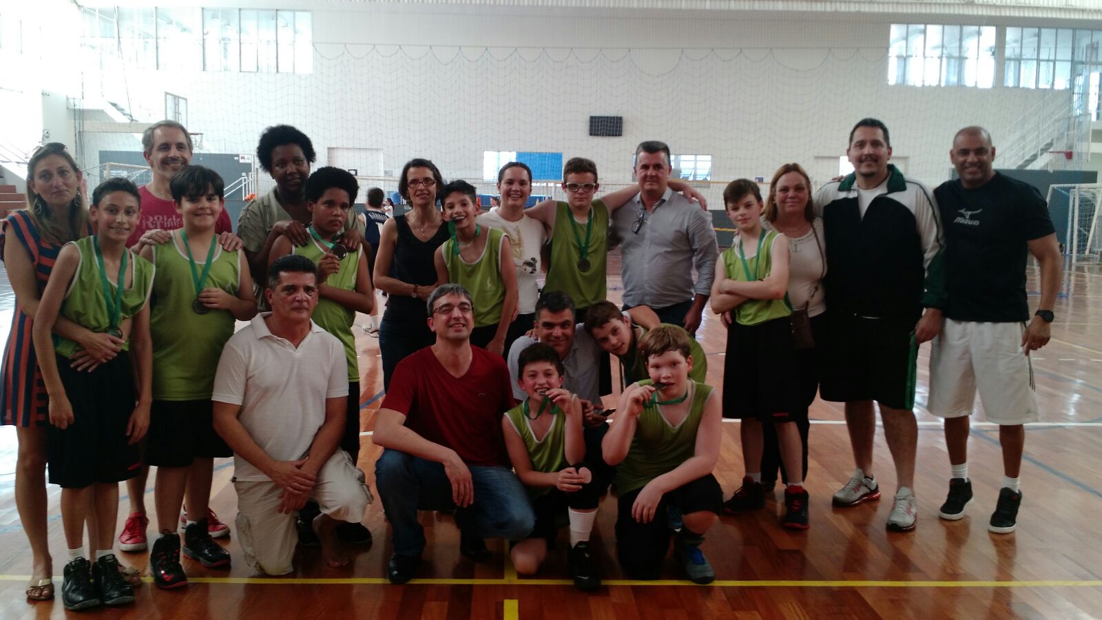 Equipe de basquetebol pre-mirim masculino nos Jogos Escolares de Curitiba