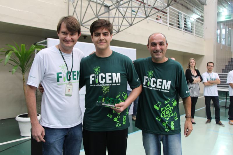 Bernardo Bacila Winkeler, do Bom Jesus Centro, em Curitiba (PR), conquistou o primeiro lugar na FICEM.